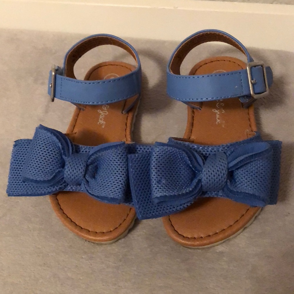 Blue bowed sandals